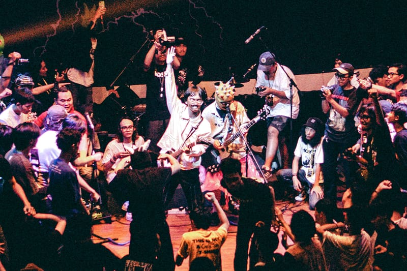 Dongker Bikin Showcase Berjudul “Distopia Cinta di Surabaya”