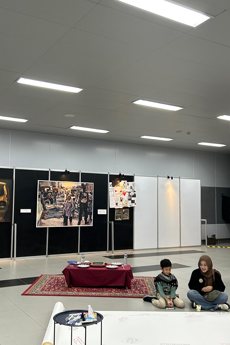 AgainstDehumanization Gelar Pameran Solidaritas Palestina di MRT Bundaran HI
