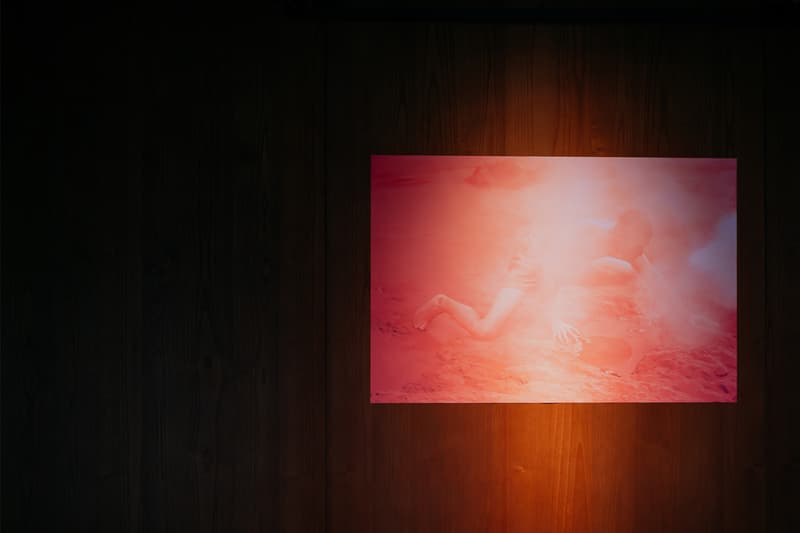 Pameran “Out of Home” dari Hilarius Jason: Eksplorasi Memori di Bar Kotak