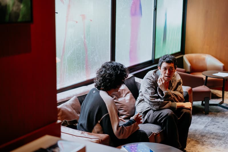 Pameran “Out of Home” dari Hilarius Jason: Eksplorasi Memori di Bar Kotak