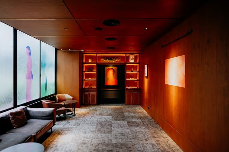 Pameran “Out of Home” dari Hilarius Jason: Eksplorasi Memori di Bar Kotak