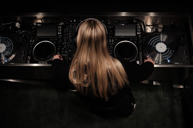 Kami Dengar Duluan Versi Awal Proyek Berikutnya Charlotte Day Wilson