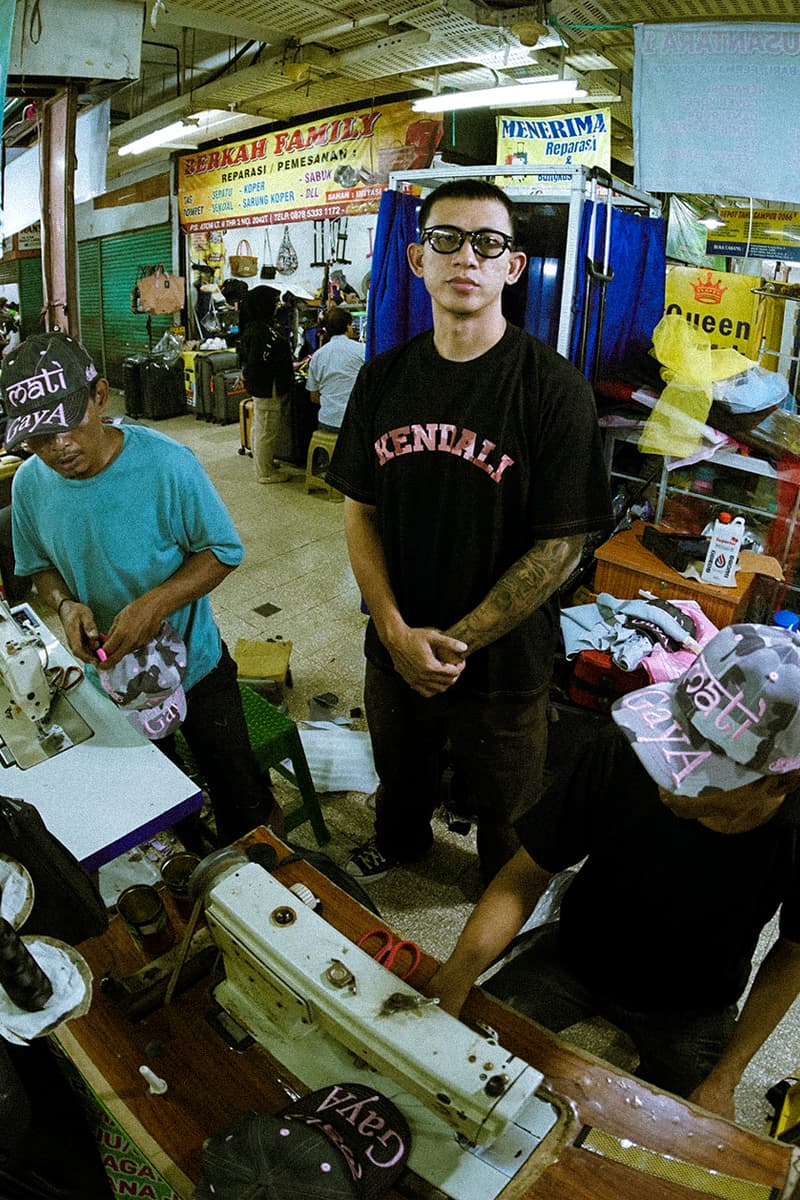 Vernacular Modernism x Kaos Jelek Hadirkan Koleksi “Mati Gaya Dalam Kendali”