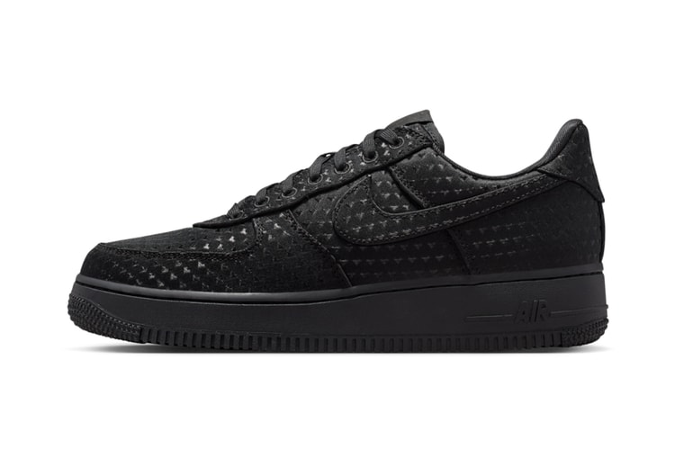 Penampakan Resmi Nike Air Force 1 Triple Black "Valentine's Day"