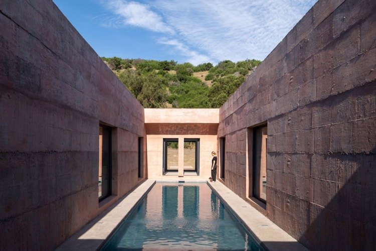 Beton Pink & Puisi Geometri: Mengintip Lima House di Chile Karya Pezo von Ellrichshausen