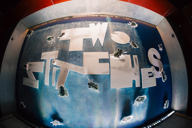 Two Stitches Rilis Koleksi SWARMPOLIS dengan Screening Sinematik di KRAPELA