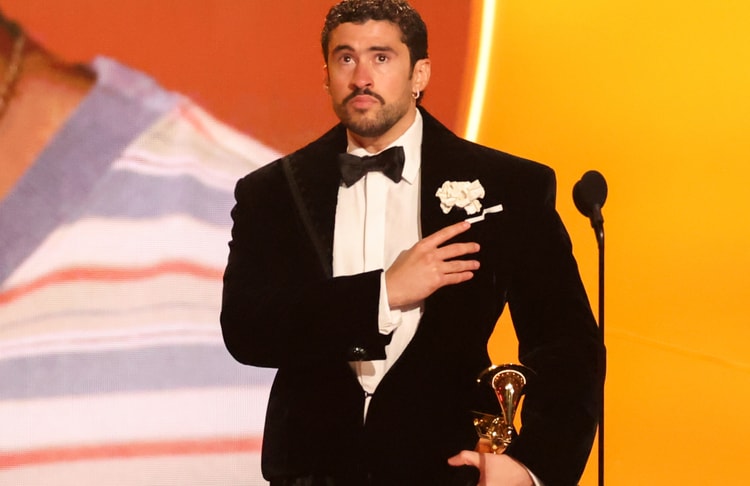 Bad Bunny Cetak Sejarah GRAMMY, Jadi Pemenang Album of the Year Pertama Berbahasa Spanyol