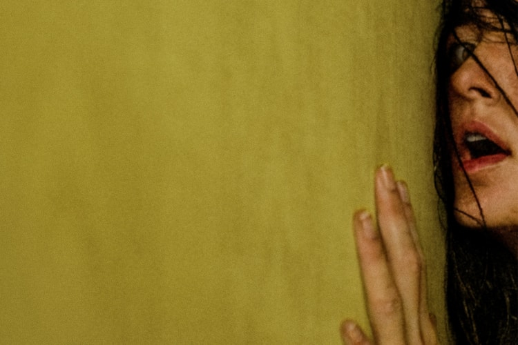 Akhir yang Tak Pernah Usai di Trailer Film Horor Liminal A24 & Kane Parsons, ‘Backrooms’