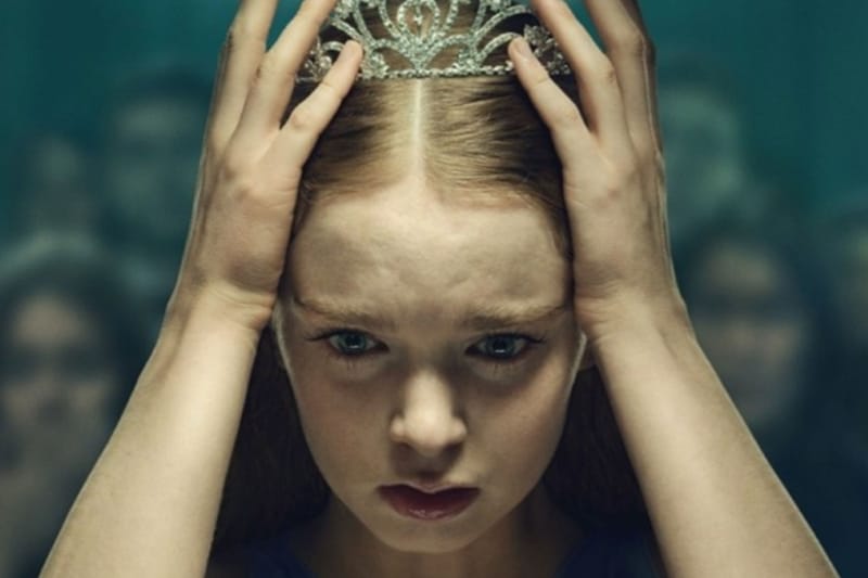 Amazon Prime Video Rilis Teaser Perdana Mencekam untuk Reimajinasi 'Carrie' Garapan Mike Flanagan