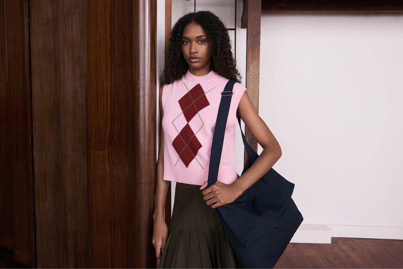 Koleksi FW26 UNIQLO dan JW Anderson Diciptakan untuk Mereka yang Tampil Berseni