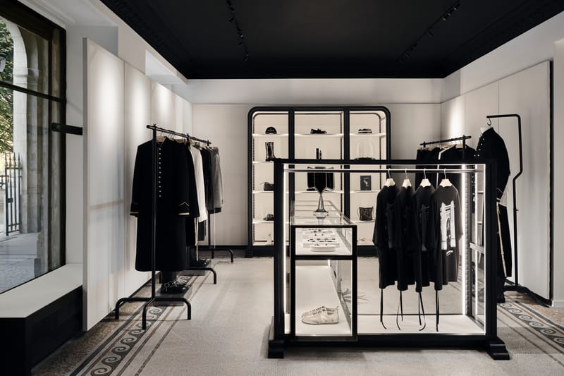 Ann Demeulemeester Buka Gerai Flagship Paris di Palais Royal