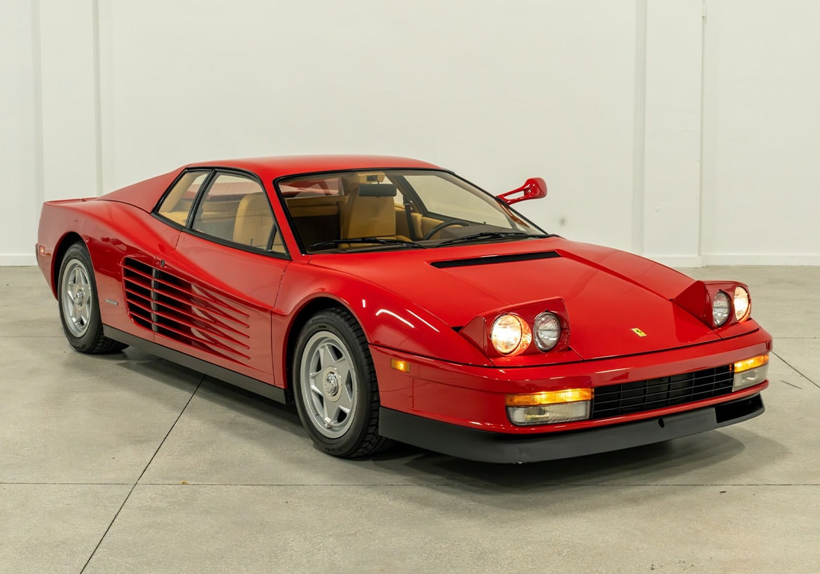 Drake Dihadiahi Ferrari Testarossa Monospecchio 1986 Langka di Ulang Tahunnya yang Ke-40