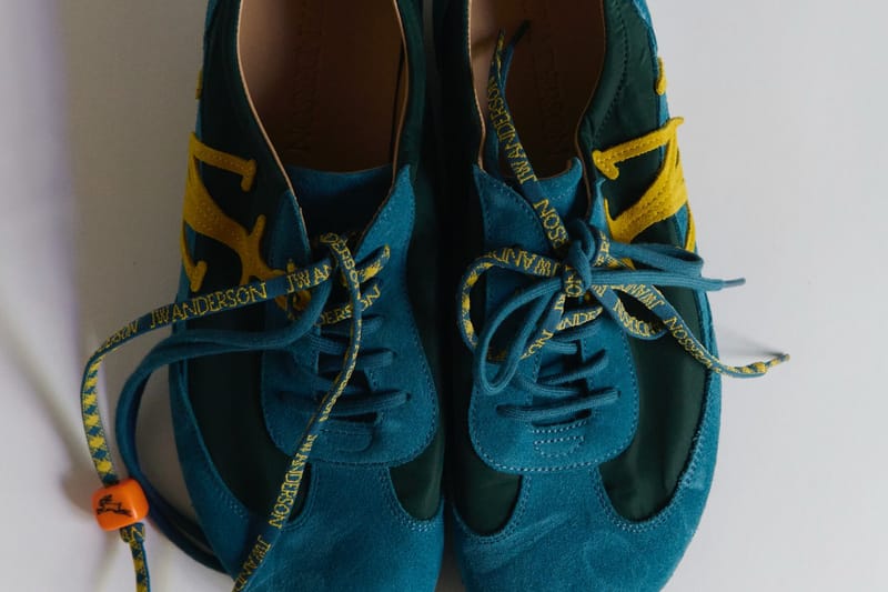 Jonathan Anderson Memberikan Cuplikan JW Anderson "Run Rabbit" Runner
