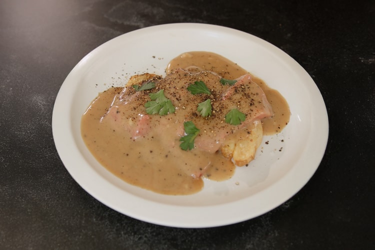 Waves 2: Jeremy Fall cucina le steak frites al microonde