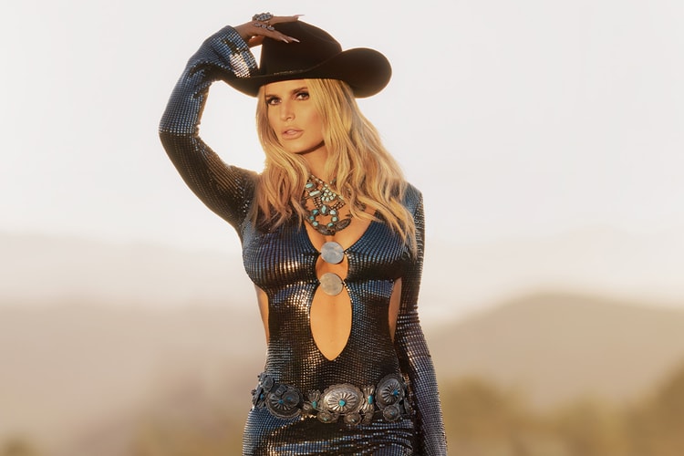 Jessica Simpson ci riporta agli anni 2000 con il nuovo profumo Mystic Canyon