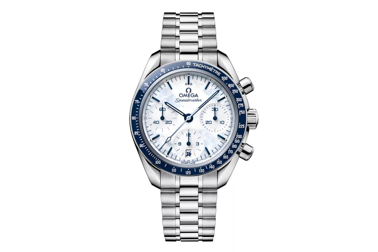 OMEGA svela lo Speedmaster Milano Cortina 2026 in blu ghiaccio: scatta il conto alla rovescia dei 100 giorni ai Giochi Olimpici Invernali
