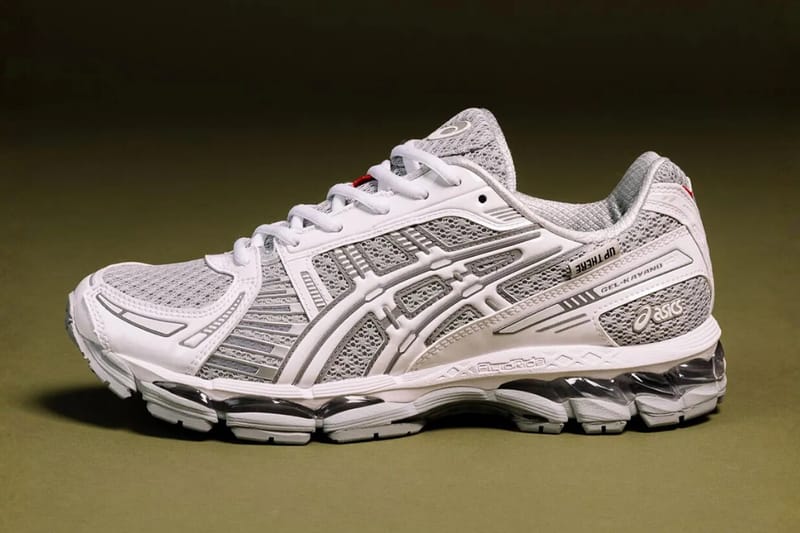 UP THERE x ASICS lanciano il secondo capitolo della sneaker GEL-KAYANO 12.1 “Natsukashii”, ora in “Glacier Grey”