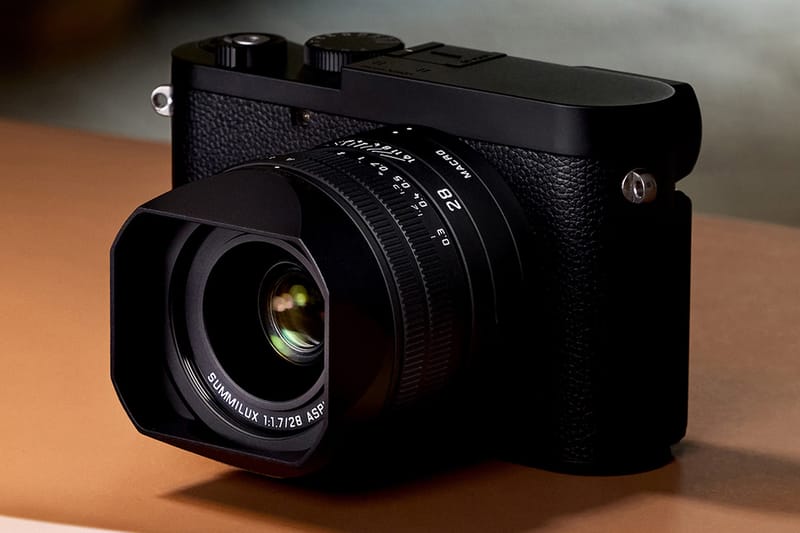 Look total black: Leica Q3 Monochrom dice addio al celebre Red Dot