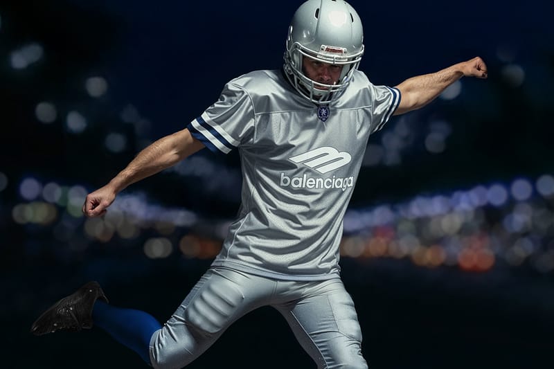 Balenciaga porta l’avanguardia in campo: collezione Football Series Primavera 2026