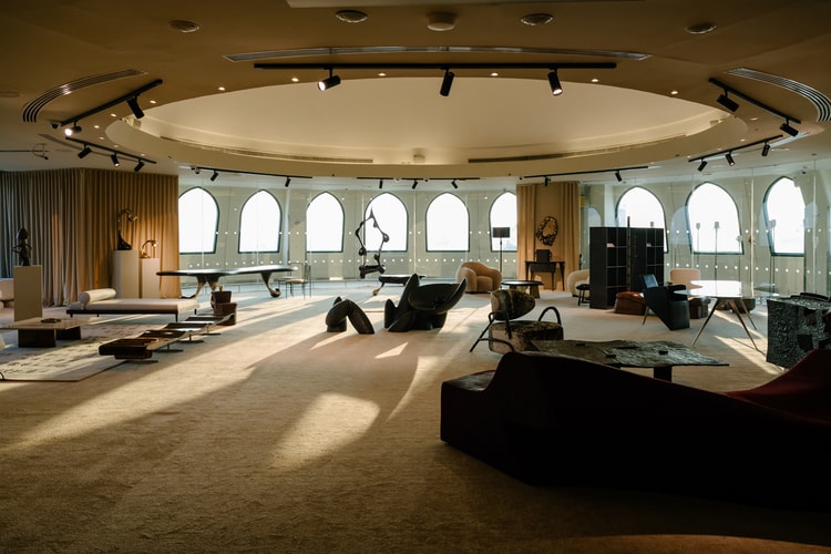 Un terminal aeroportuale diventa galleria per NOMAD Abu Dhabi
