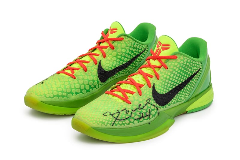 All’asta l’unico paio di Nike Kobe 6 Protro “Grinch” indossato in partita e autografato da Kobe Bryant