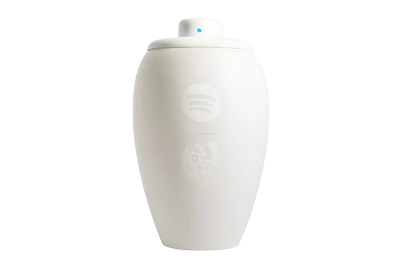 Lo speaker a forma di urna di Liquid Death e Spotify: la cassa wireless pensata per l’aldilà