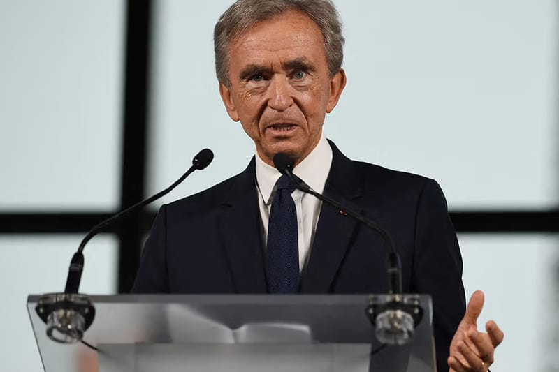 Bernard Arnault rafforza il controllo su LVMH con buyback di azioni da 440 milioni di dollari