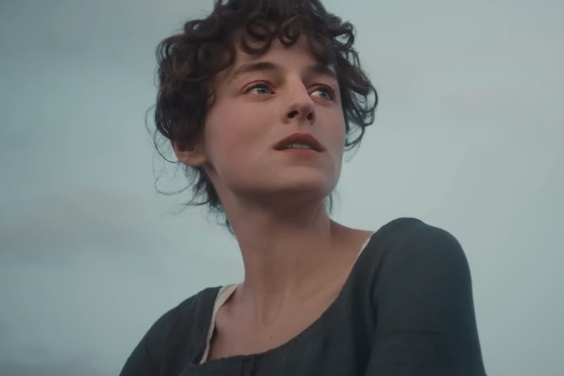 Prime immagini di Emma Corrin nei panni di Elizabeth Bennet nella nuova miniserie Netflix ‘Pride & Prejudice’