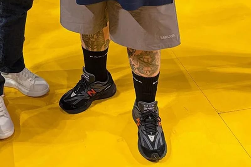Action Bronson sfoggia a bordocampo le nuove New Balance 2811 Baklava