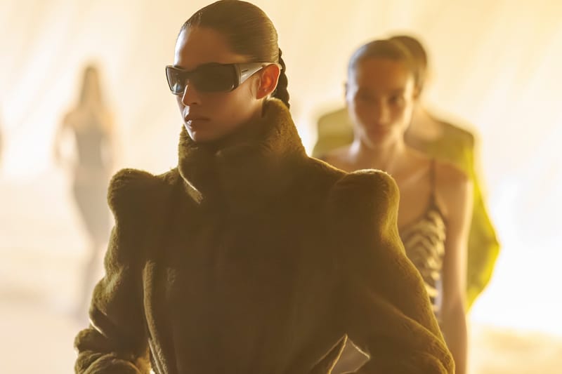 Antonin Tron debutta da Balmain e Pieter Mulier firma l’ultima collezione Alaïa: le top fashion news della settimana