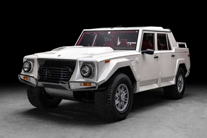 Questo rarissimo Lamborghini LM002 del 1990, immacolato e con pochissimi km, può essere tuo