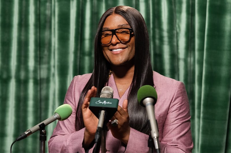 Law Roach fa sul serio con le silk press insieme a SheaMoisture