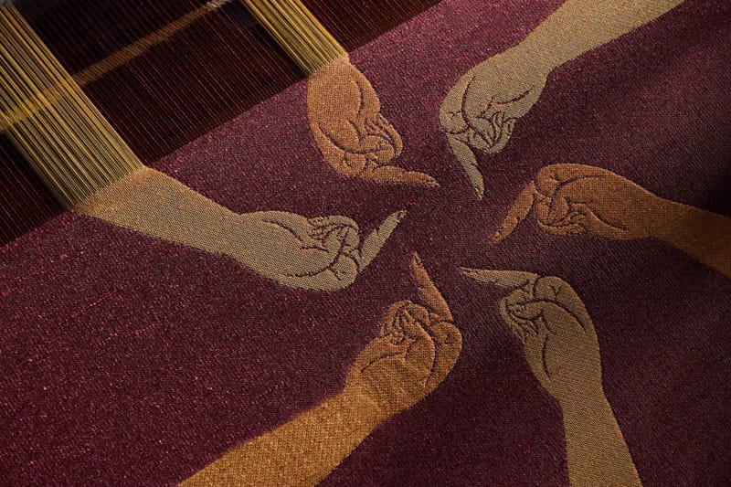“About Silk” di Ai Weiwei e Rubelli: un panopticon di sete preziose