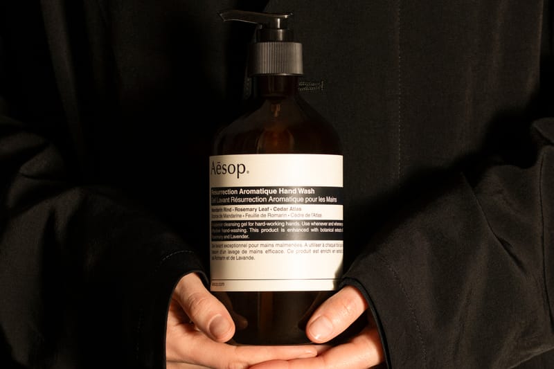 Y’s Yohji Yamamoto firma le divise Aesop per la Milan Design Week