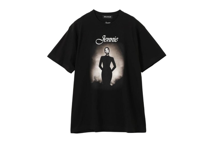 La JENNIE Photo T-Shirt di BEAMS T ritrae la star dei BLACKPINK con un tocco vintage