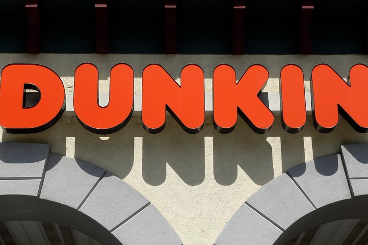 Il Coffee Bucket da 48oz di Dunkin’ è diventato virale: ora arriva in tutti i locali d’America