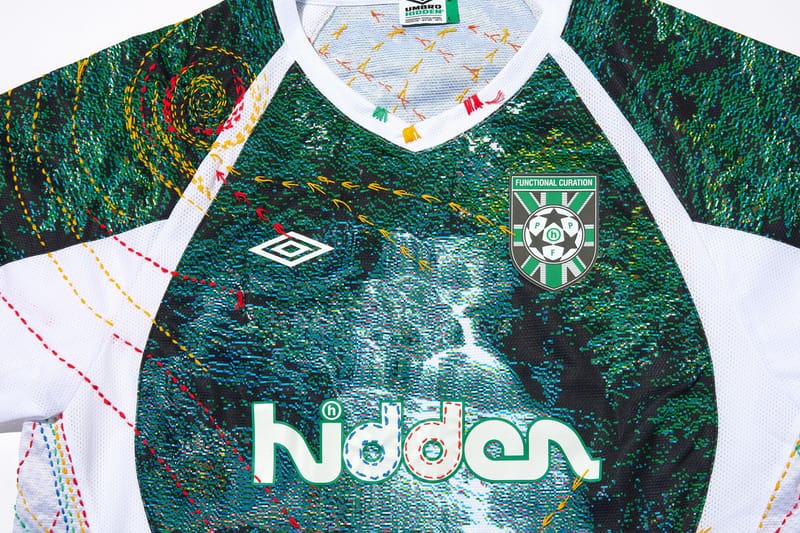 La maglia da calcio HIDDEN x Umbro remixata dalle Sashiko Gals