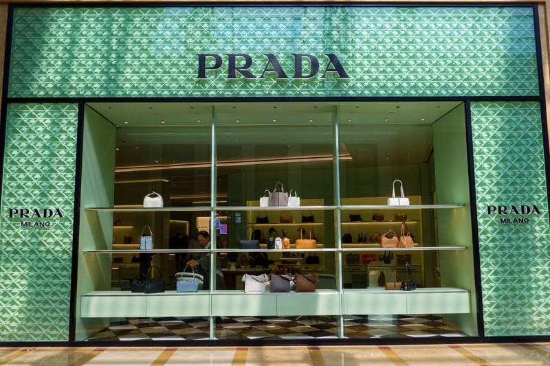 Prada Group punta su Versace e sulle Americhe mentre il boom di Miu Miu rallenta