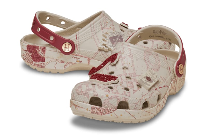 Giuro solennemente che questi Crocs Classic Clog ‘Harry Potter’ “Marauder’s Map” sono pronti a fare solo guai