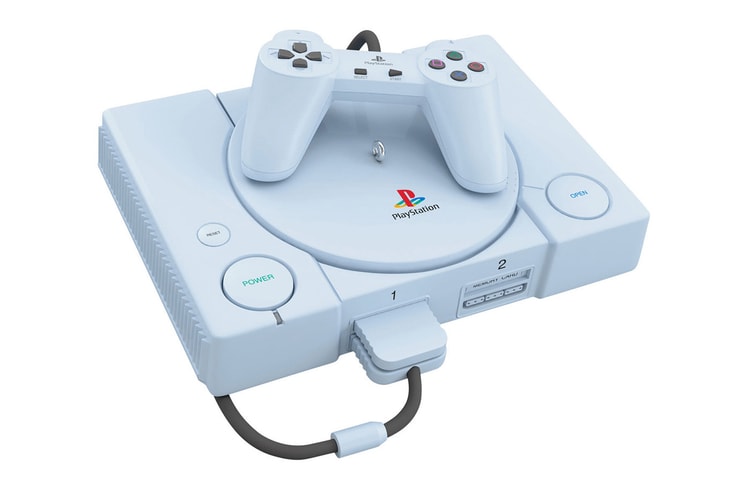 L’ornamento Keepsake PlayStation 1 riproduce l’iconico suono di avvio della console con un pulsante