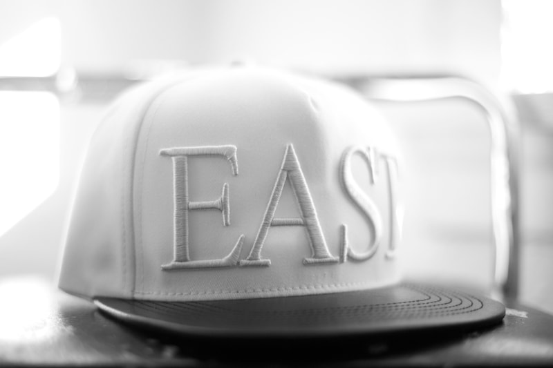 Stampd “East & West” オンラインストア限定キャップ