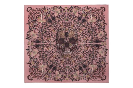 Alexander McQueen 『Skull Scarf』の10周年を祝した Damien Hirst とのコラボスカーフ