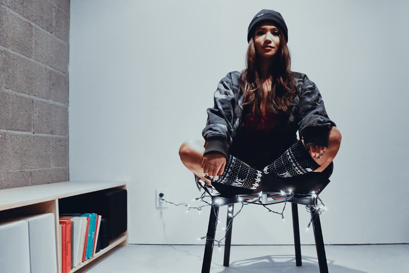 セクシーな女の子をモデルに起用した Primitive のホリデーコレクション