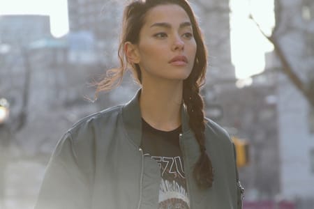 ストリートシーンで話題のモデル Adrianne Ho の最新ルック
