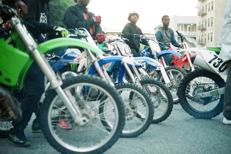 「Gogy Esparza」によるダートバイクカルチャーを追った写真集 ‘BIKELIFE’