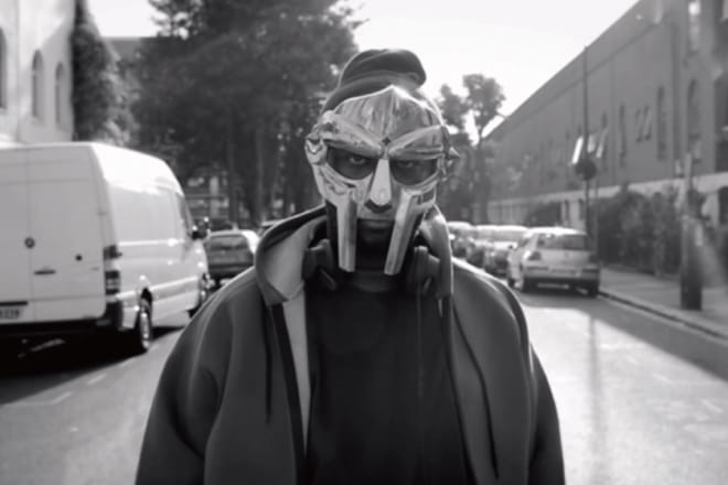 Clarks Originals がラッパーの“MF DOOM” とコラボレーションを展開