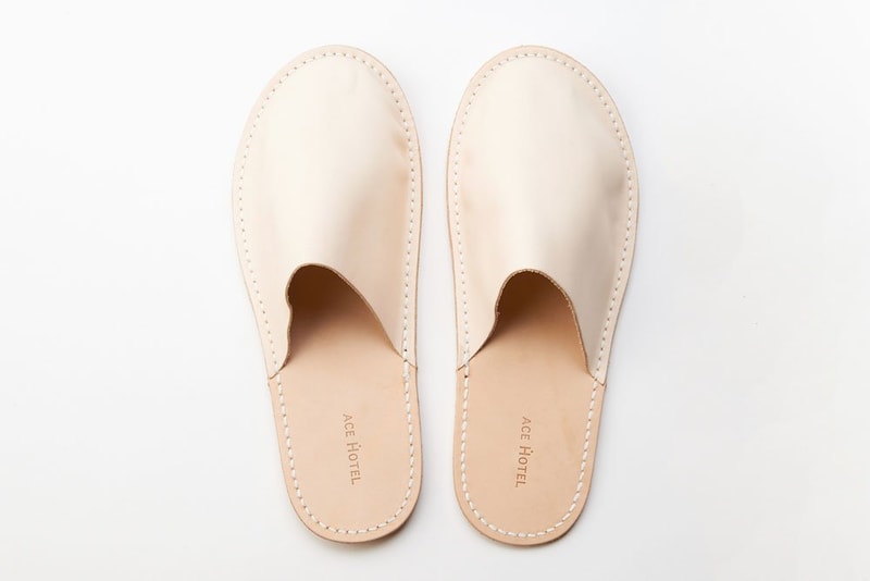 Ace Hotel が Hender Scheme と制作したレザースリッパ