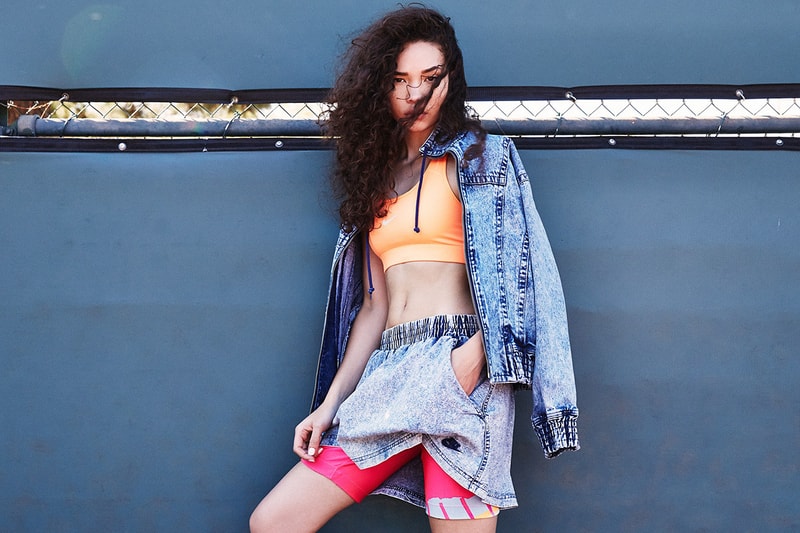 モデル「Ashley Moore」をフィーチャーした The Locker Room のルックブック