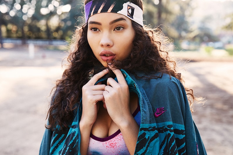 モデル「Ashley Moore」をフィーチャーした The Locker Room のルックブック