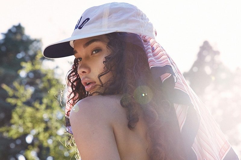 モデル「Ashley Moore」をフィーチャーした The Locker Room のルックブック